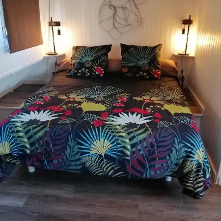 Sejour Atypique Et Insolite Sur Notre Peniche La Coradine Avec Grand *