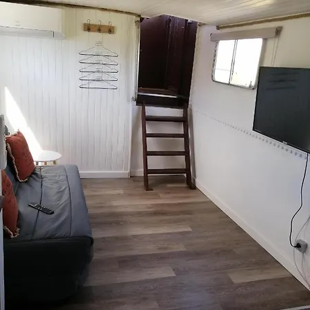 Atypique Et Insolite Sur Notre Péniche La Coradine Avec Jacuzzi Botel
