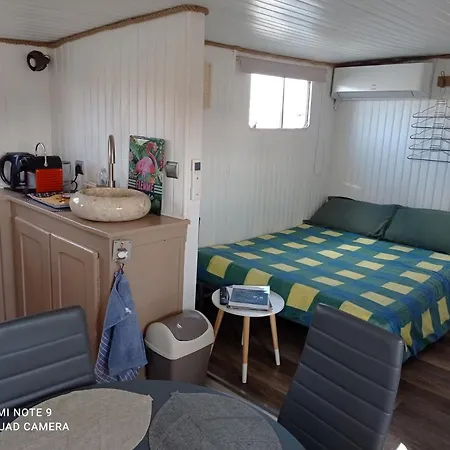 Atypique Et Insolite Sur Notre Péniche La Coradine Avec Jacuzzi Botel Aigues-Mortes