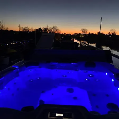 Bateau-hôtel Atypique Et Insolite Sur Notre Péniche La Coradine Avec Grand *